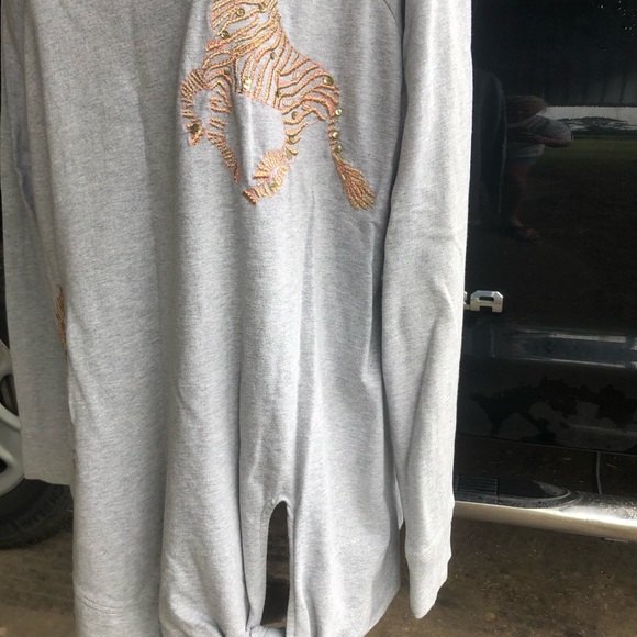 Top - Picture 2 of 6